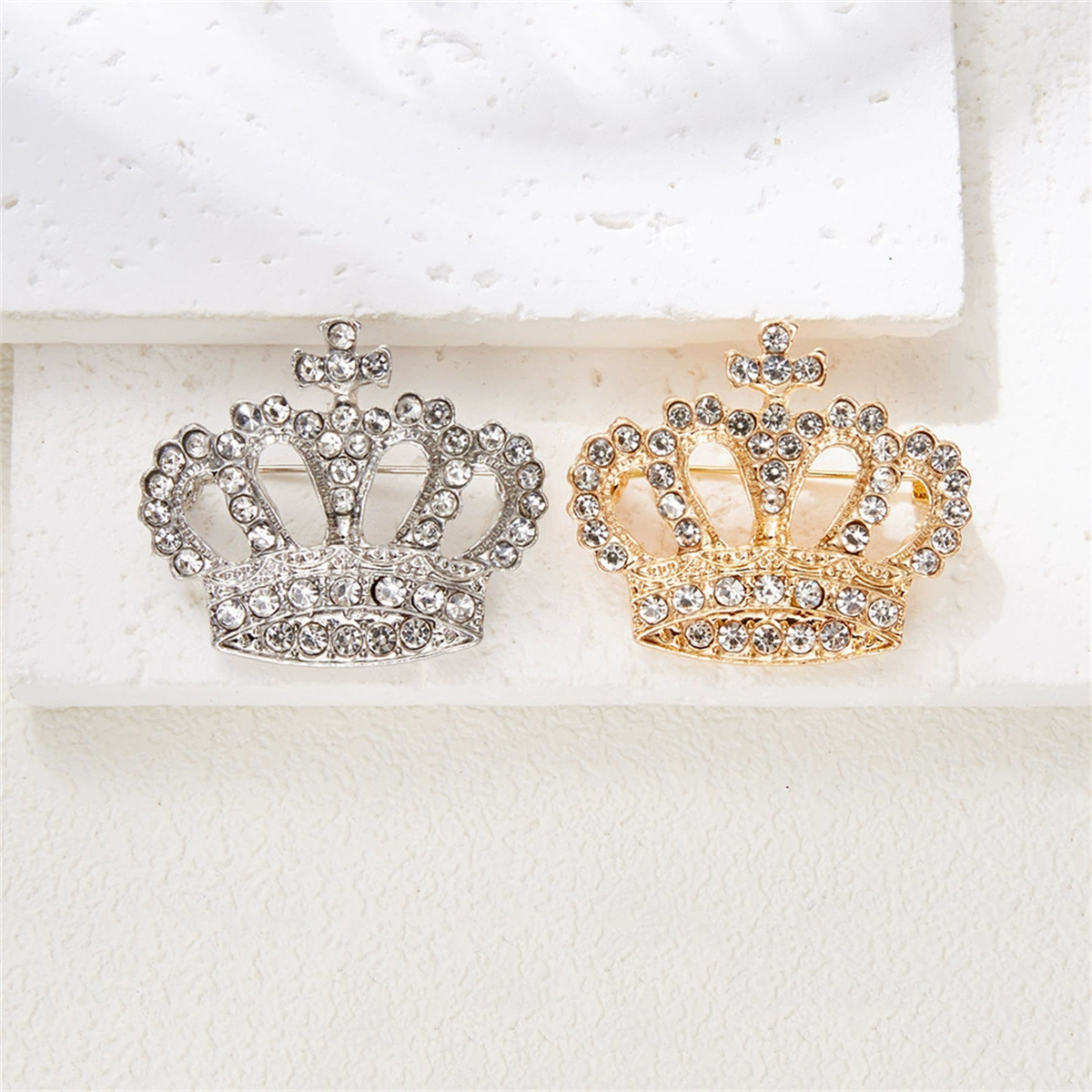 1Pc Creative Retro Crown Broch - Luxury Bags 2026 Trends recension och pris