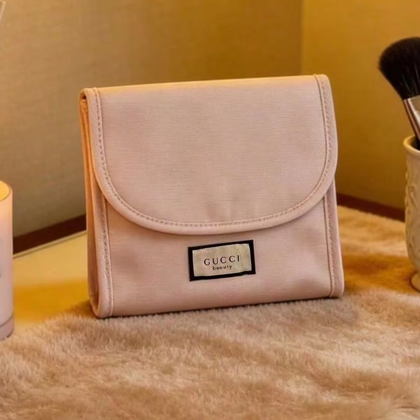 Gucci Soft Pink Magnetic Snap  - Luxury Bags Gucci recension och pris