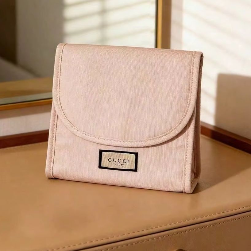 Gucci Soft Pink Magnetic Snap  - Luxury Bags Gucci recension och pris