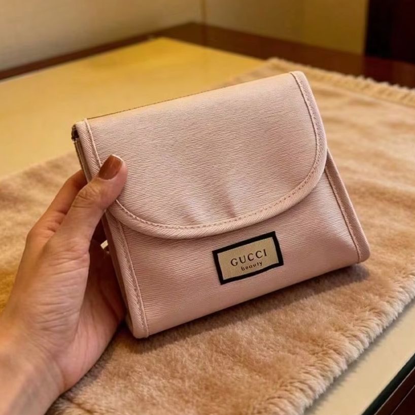 Gucci Soft Pink Magnetic Snap  - Luxury Bags Gucci recension och pris