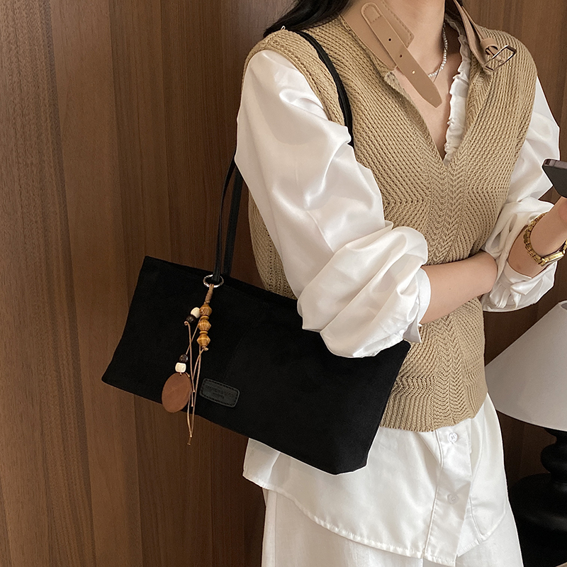LEFTSIDE Retro Suede Shoulder  - Luxury Bags 2026 Trends recension och pris
